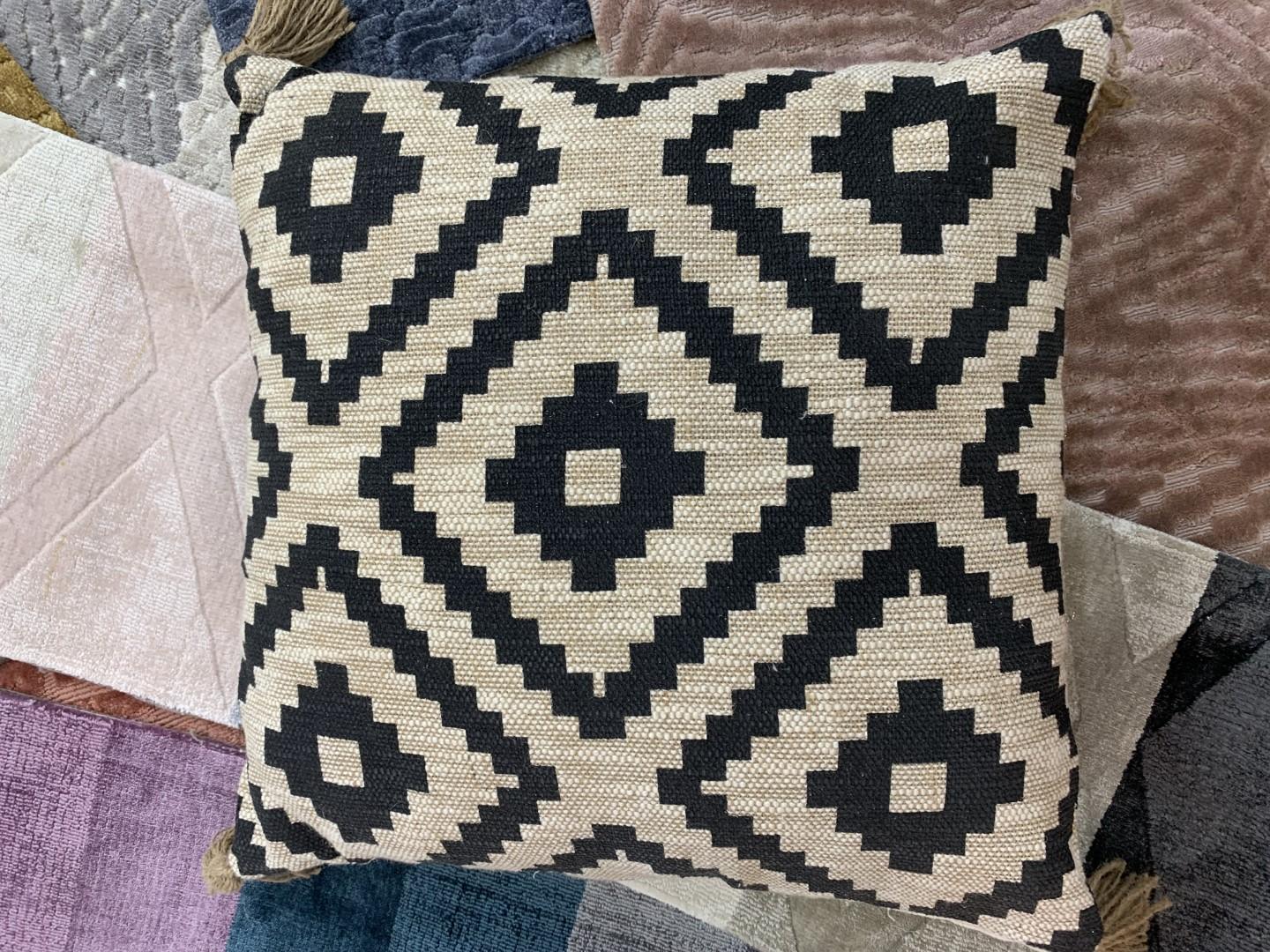 DKD Home Decor India 1c24 Cojín Decorativo Boho de Algodón y Lino, Hecho a Mano, 45x45 cm con Cremallera