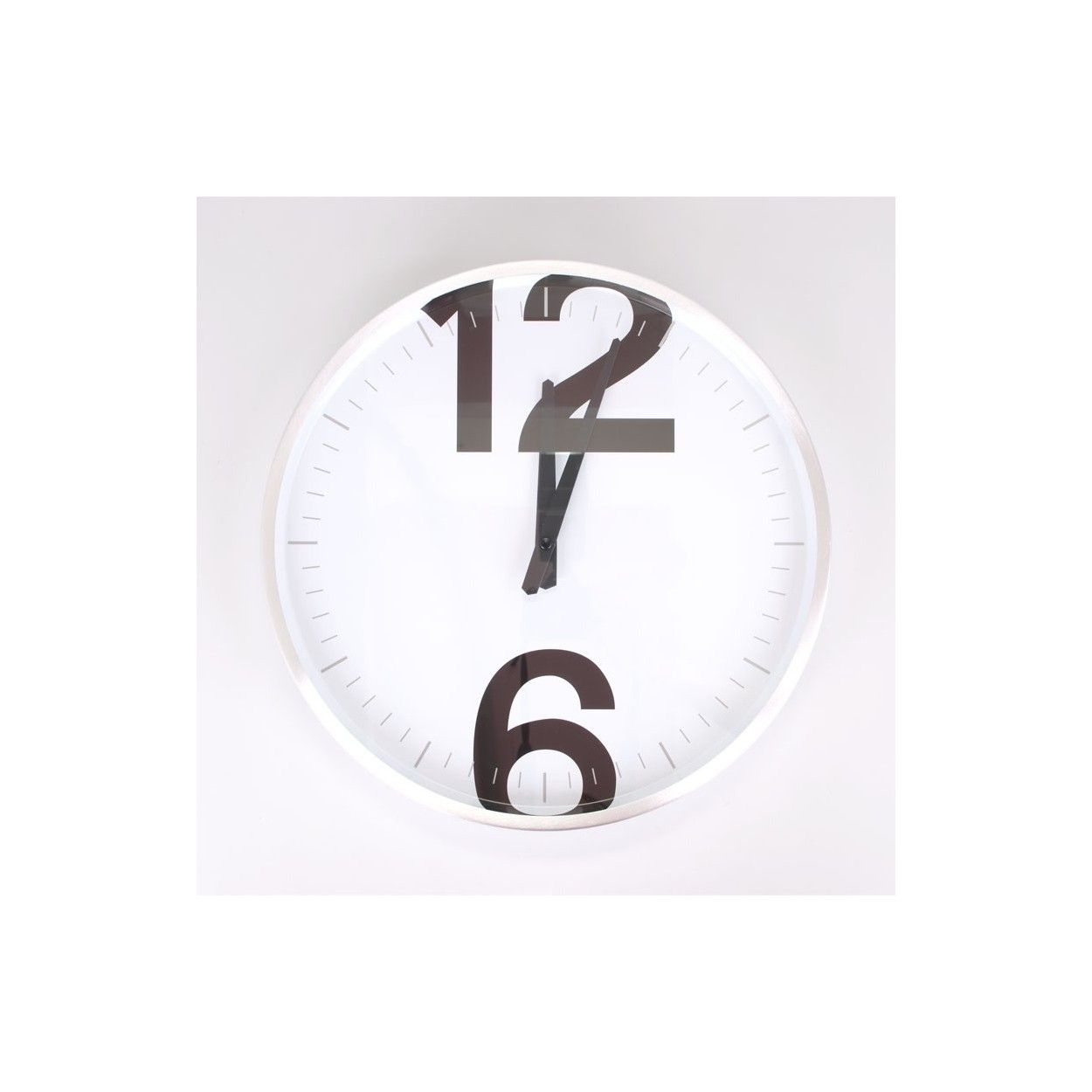 RELOJ MEMPHIS COLOR PLATA ACTUAL Y DISTINGUIDO.