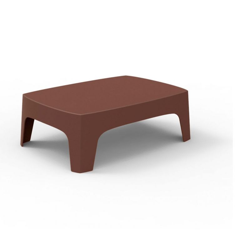 Café al aire libre en la mesita baja Solid