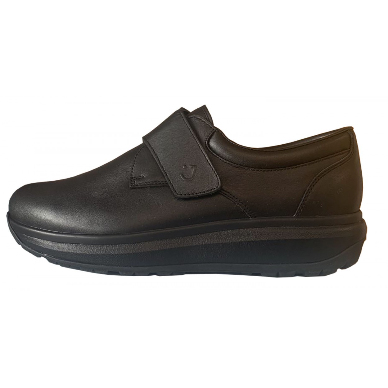 ZAPATILLA DE PIEL COLOR NEGRO. TALLA 44 1/3