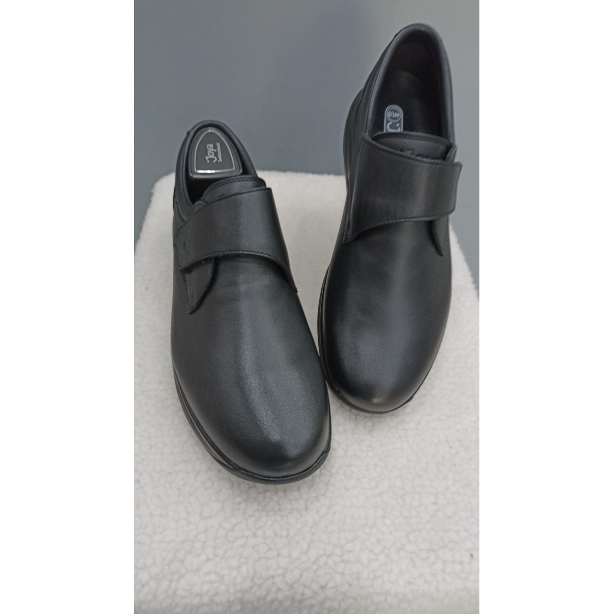ZAPATO CABALLERO CON VELCRO COLOR NEGRO. TALLA 44 1/3